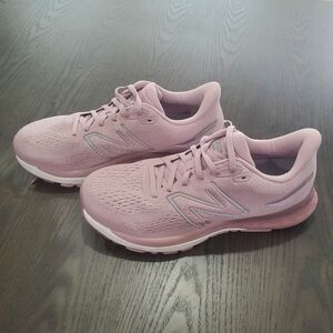 NWOT New Balance Running Shoes